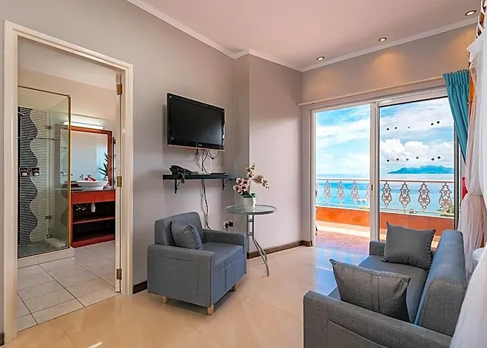 Glacis Heights 3*