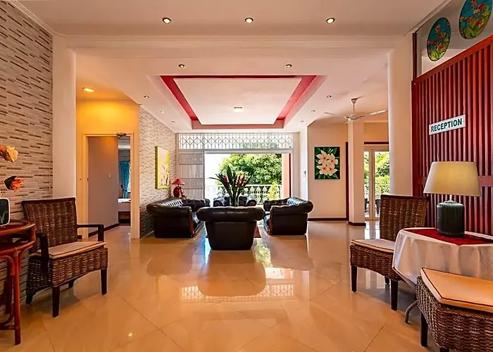 Glacis Heights 3* Victoria